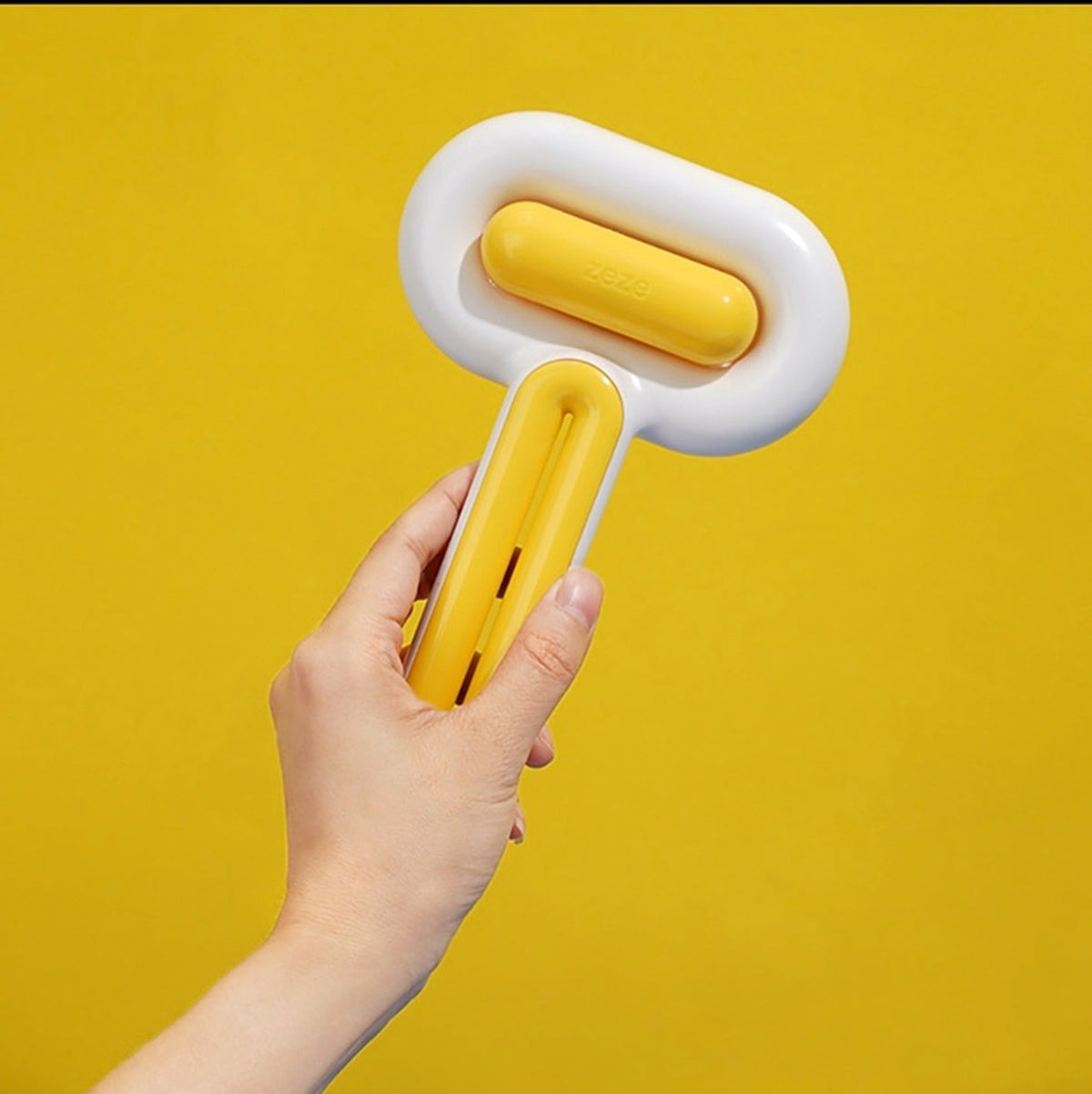 Back of brush and yellow release mechanism — supplier image